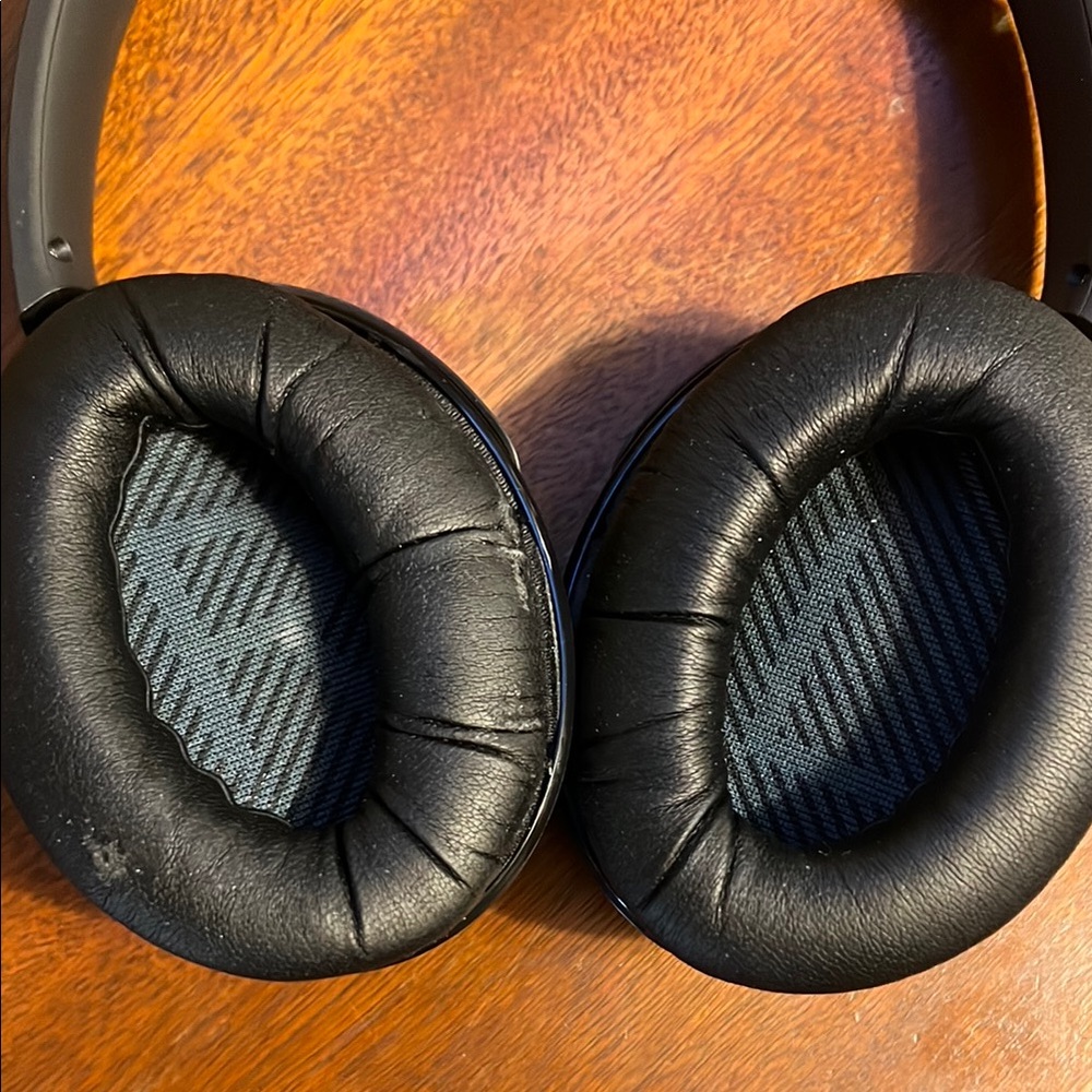 Bose Black AE2 Wireless Headphones - Picture 2 of 3